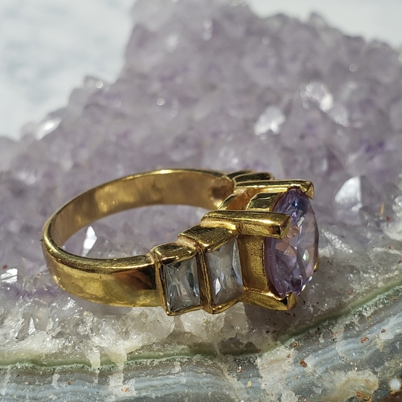 Gold Ring with Lilac Stone. - Picture 2 of 7